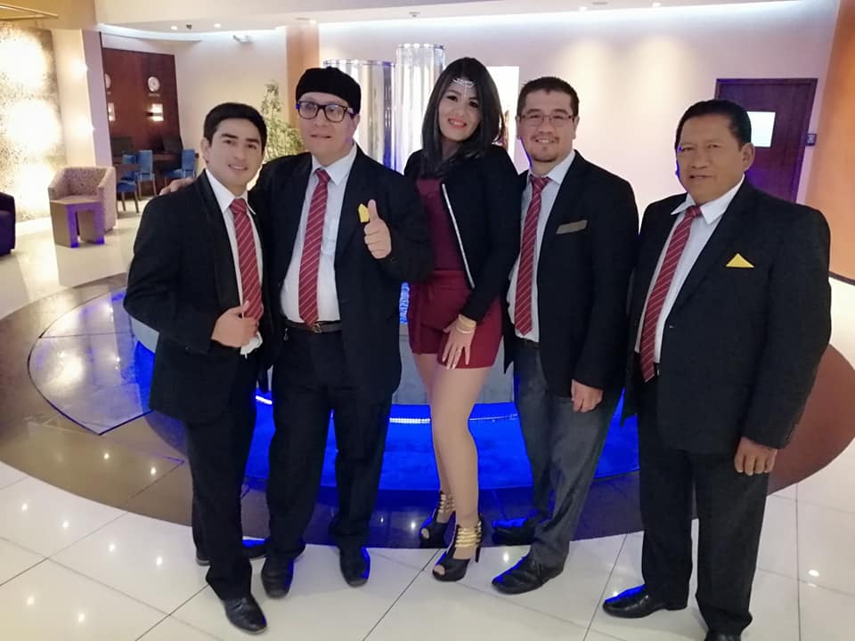 Imagen de la Santera Orquesta tocando en un evento formal